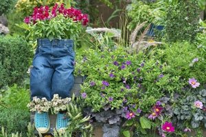 Blumengarten Deko: Mit 16 coolen Gefässen Ihren Garten gestalten