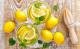 Eistee selber machen mit Zitrone und Melisse