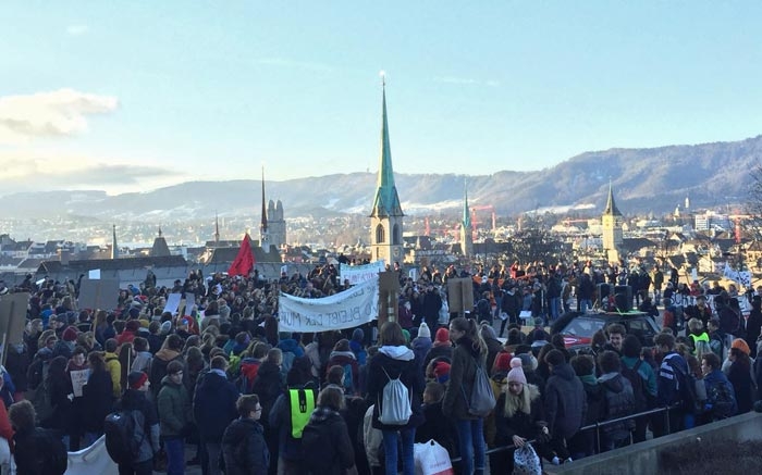 Klimastreik Schweiz: Tausende Schüler in mehreren Schweizer Städten laufen beim Klimastreik mit