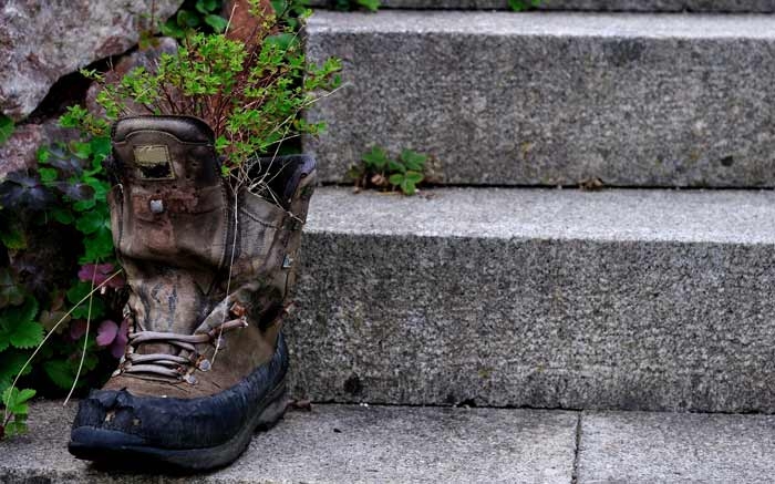 Schuh-Upcycling: Coolen Blumentopf basteln