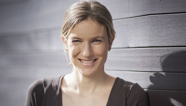 Simone Niggli setzt sich für Nachhaltigkeit ein und wurde dafür mit dem Prix NATURE Swisscanto ausgezeichnet.