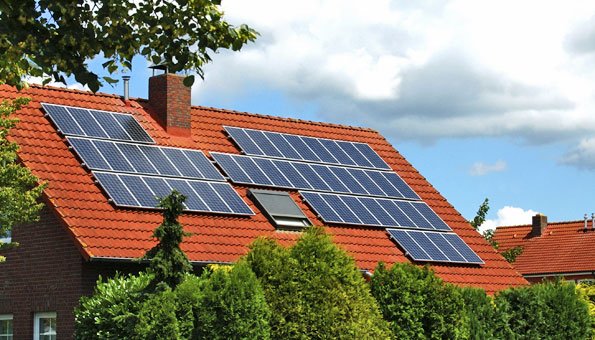 Geniessen Sie die Vorteile einer Solaranlage und nutzen Sie die Sonnenenergie für Ihr Haus.