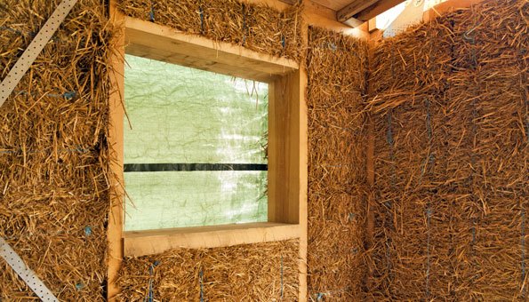 Durch ökologisches bauen mit Stroh isolieren Sie ihr Haus effizient. 