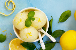 Zitronen Sorbet Rezept: Das feine Glace selber machen