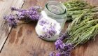 Lavendel verfeinert Speisen und hilft als natürliches Heilmittel