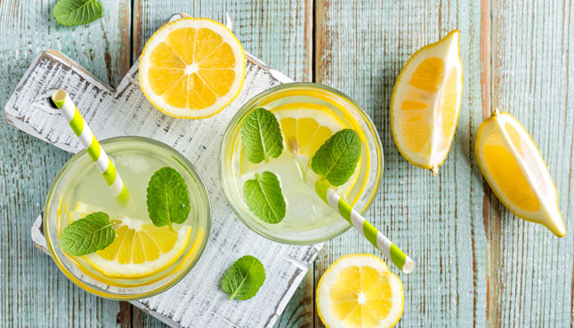 15 spritzige Limonaden-Rezepte, die immer gelingen