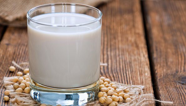 Sojamilch: So gesund ist der Milchersatz & Wie selber machen