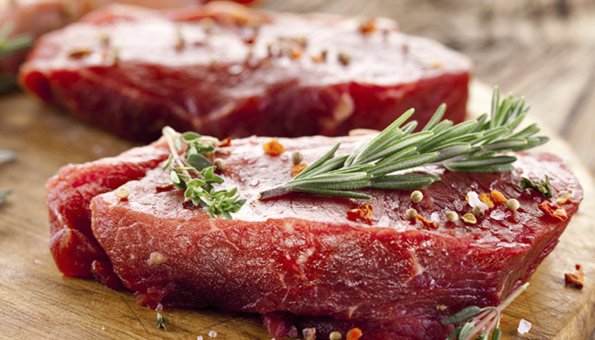 Bio-Fleisch garantiert eine artgerechte Tierhaltung und hohe Qualität.