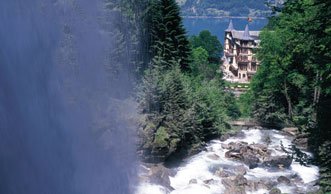 Die Kraft des Wassers erleben: Wandern zu den Giessbachfällen