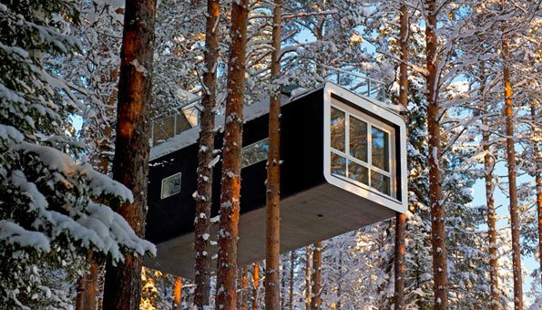 Eines der Bungalows von Schwedens Treehotel: The Cabin.