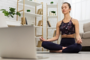 Yogakurse finden auch online statt