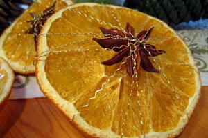 Adventsdeko: getrocknete Orangenscheiben 