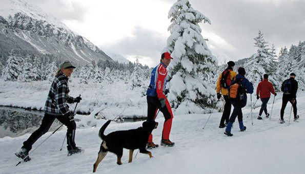 Die schönen Winterwanderwege der Schweiz laden ein, die Natur zu geniessen