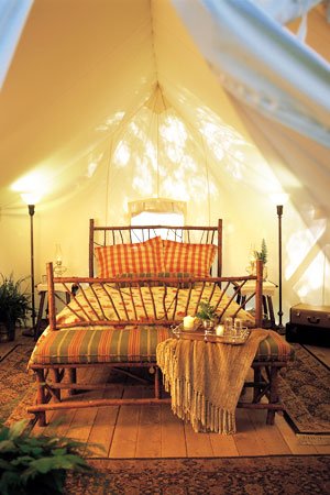 Im Clayoquot Wilderness Resort wohnen die Besucher in gemütlich eingerichteten Trapperzelten.