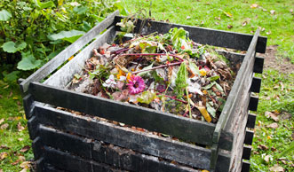 Kompostieren wie ein Profi: Auf die Schichtung kommt's an