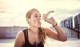 So viel Wasser braucht dein Körper wirklich