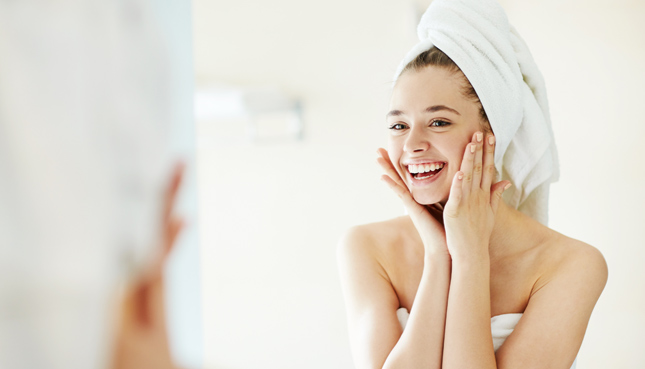 Grosse Poren verkleinern: 6 Dos und 4 Don'ts für feinere Haut