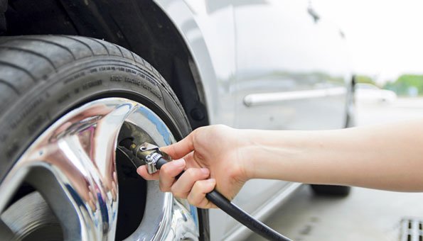 Der richtige Reifendruck ist wichtig für einen möglichst niedrigen Benzinverbrauch.