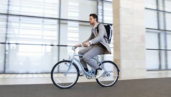 Mit dem Fahrrad kommen Sie besonders umweltfreundlich zur Arbeit.