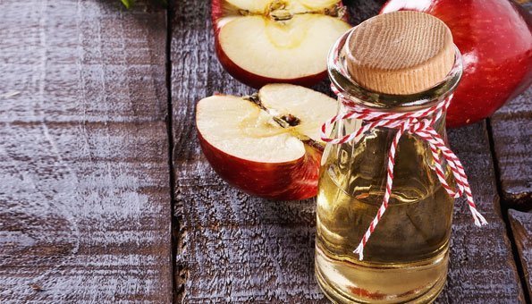 Apfelessig ist eins der besten Hausmittel gegen fettige Haut