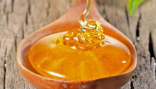 Honig gegen Pickel als Hausmittel für reine Haut