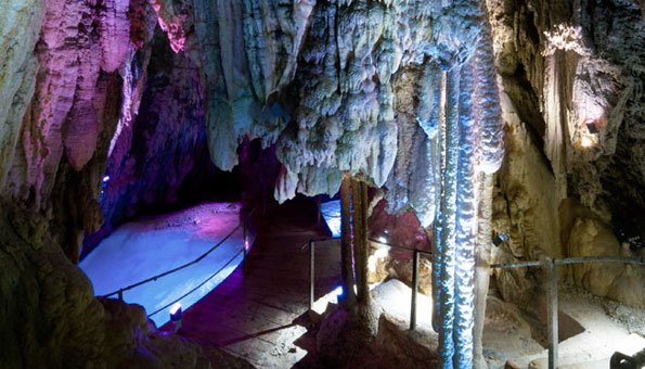 Höhlen und Grotten der Schweiz: Spektakuläre Ein- und Aussichten
