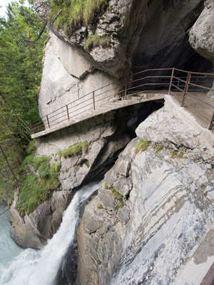 Trümmelbachfälle: Beeindruckende Wasserfälle ganz nah erleben