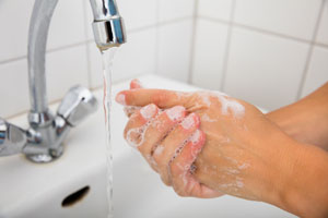 Energie sparen: 13 Blitztipps für alle, die wenig Zeit haben. Kalt Hände waschen.