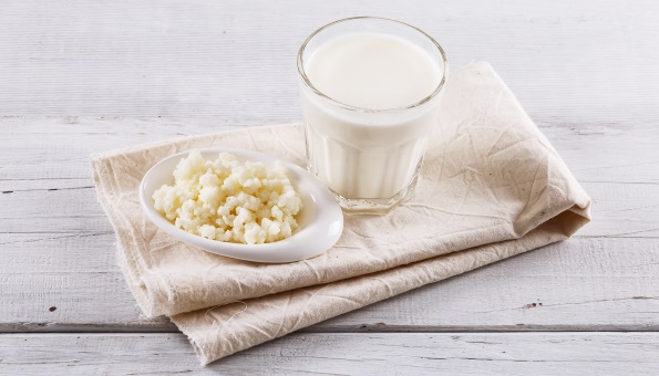 Kefir: Alles zur Wirkung & wie Sie gesunden Milchkefir herstellen
