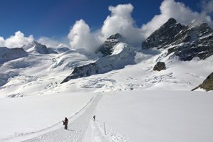 10 gemütliche Winterwanderungen mit Bergpanorama